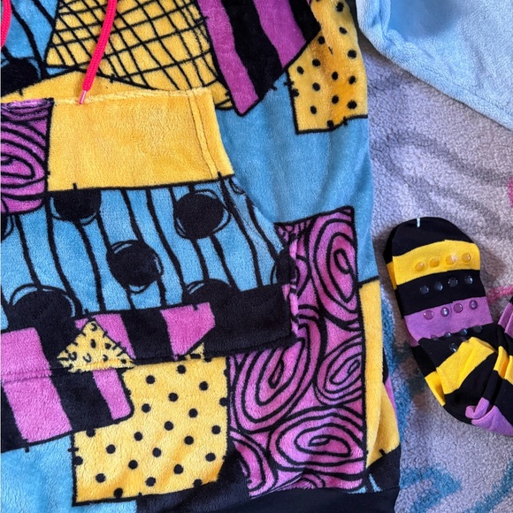 Disney Nightmare Before Christmas Sally Hooded Sleep Lounge Hoodie with Socks - Picture 4 of 8